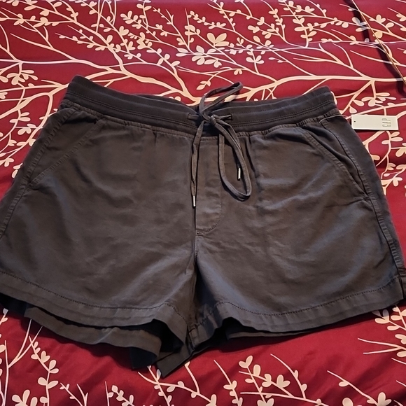NWT Gap Shorts Medium - Picture 1 of 6